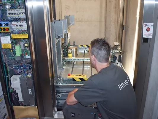 So erfolgt eine Liftwartung der Lift AG